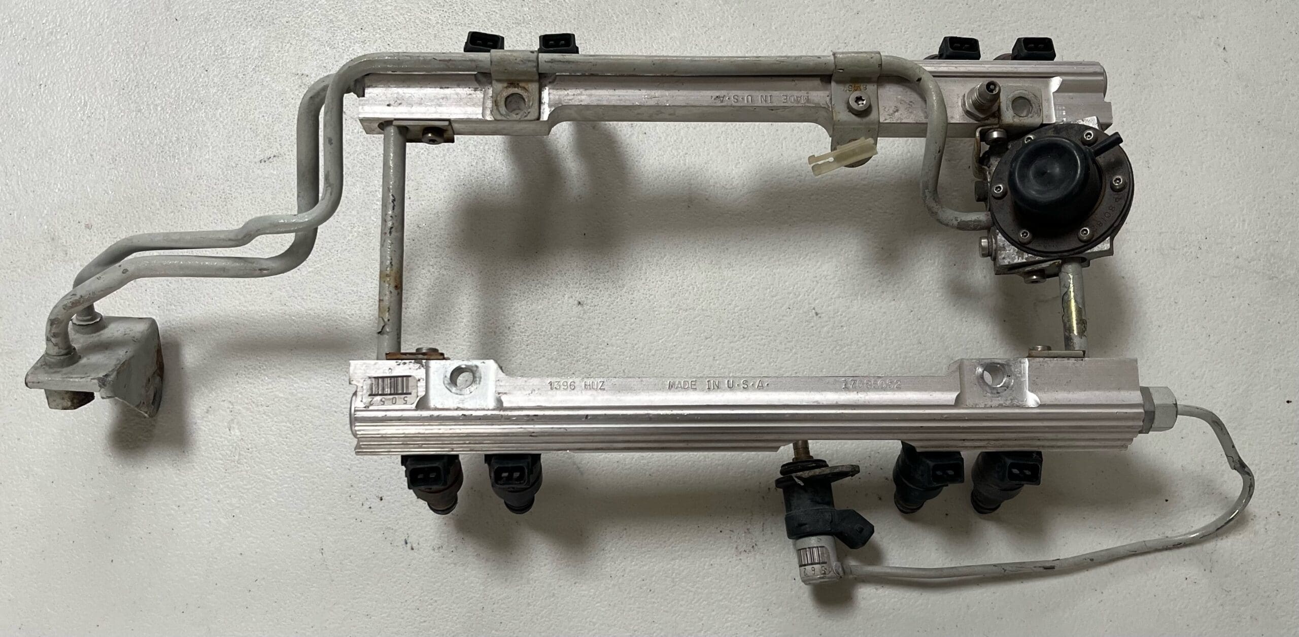 85-88 Camaro/Firebird TPI fuel rail w/injectors