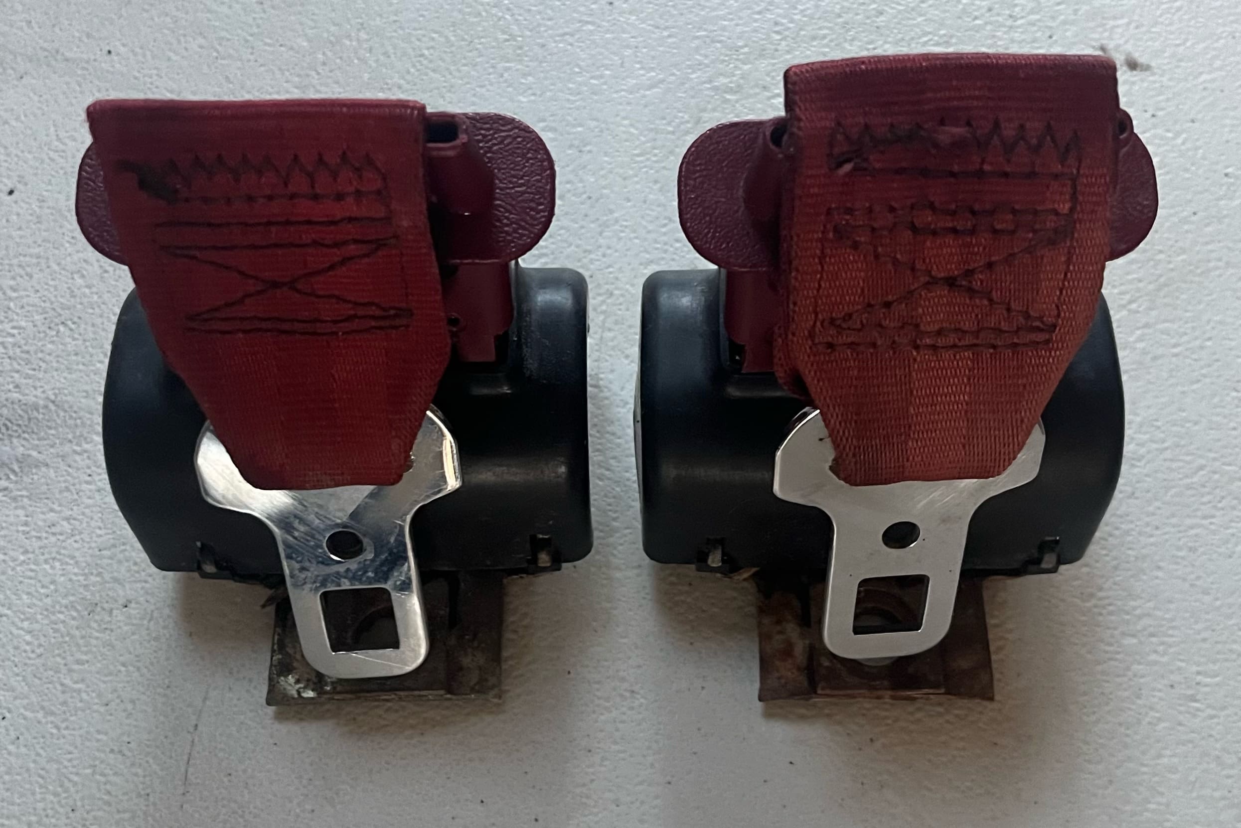 82-88 Camaro/Firebird rear seat belts (red)