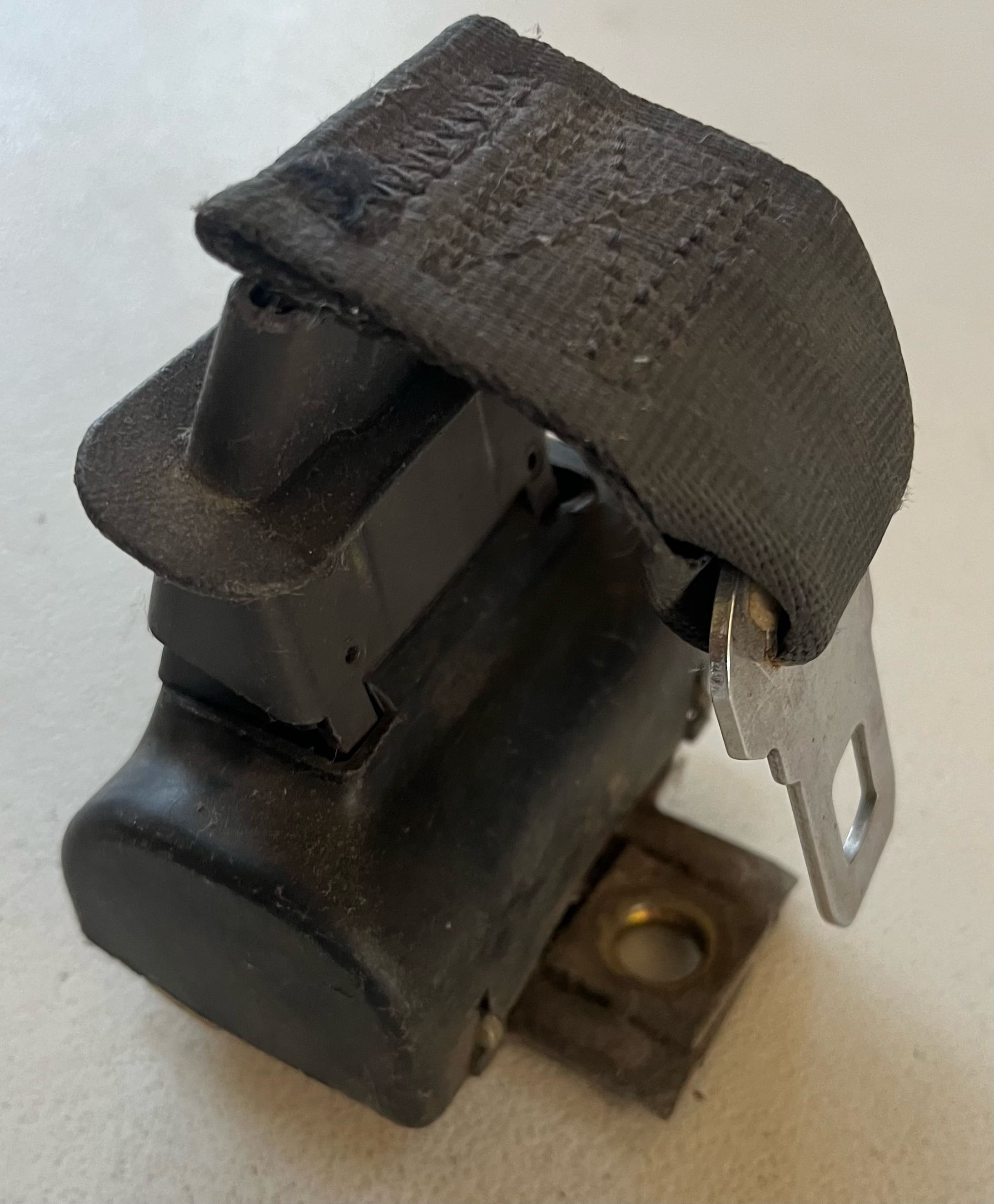 82-88 Camaro/Firebird rear seat belt (charcoal)