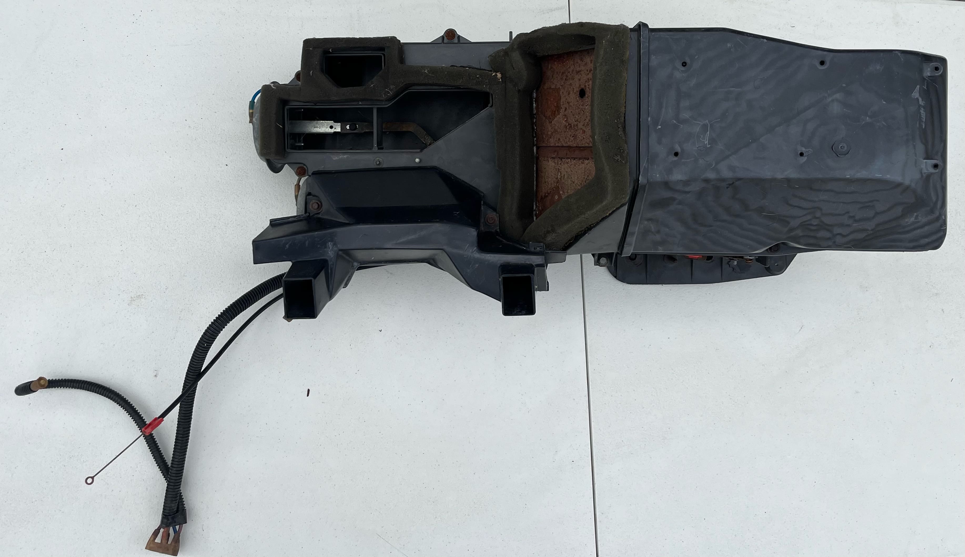 82-92 Camaro/Firebird inner heater/AC box w/harness and vacuum hoses (82-84 style)